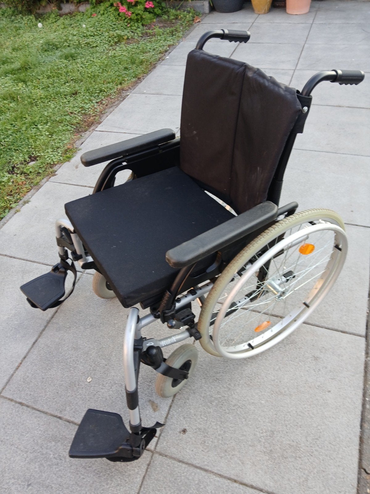 XL-rolstoel met 54 cm zitting als nieuw, opvouwbaar en vol, Diversen, Ophalen