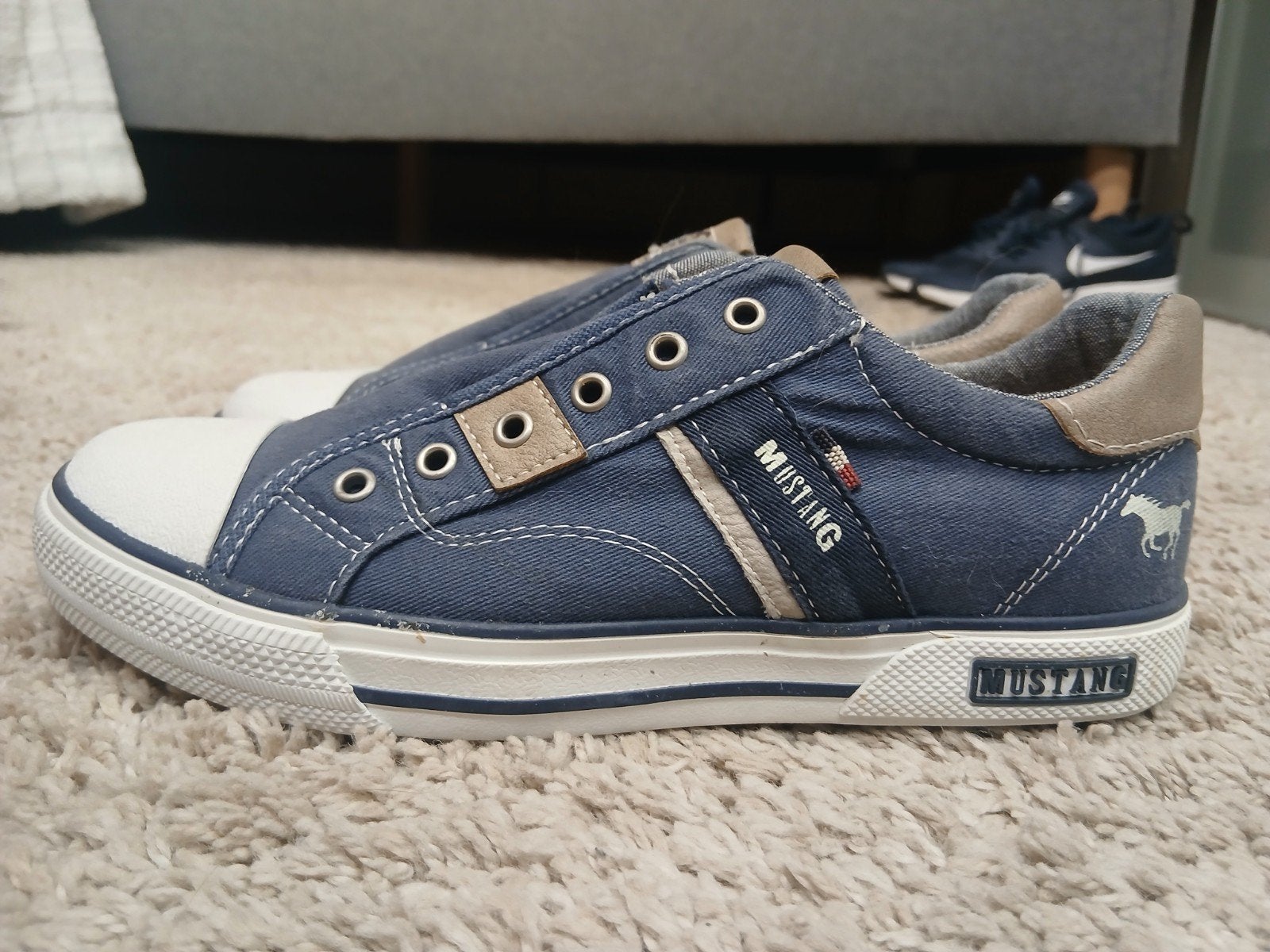 chaussures Mustang super cool pour 4 euros sans lacets, Enlèvement