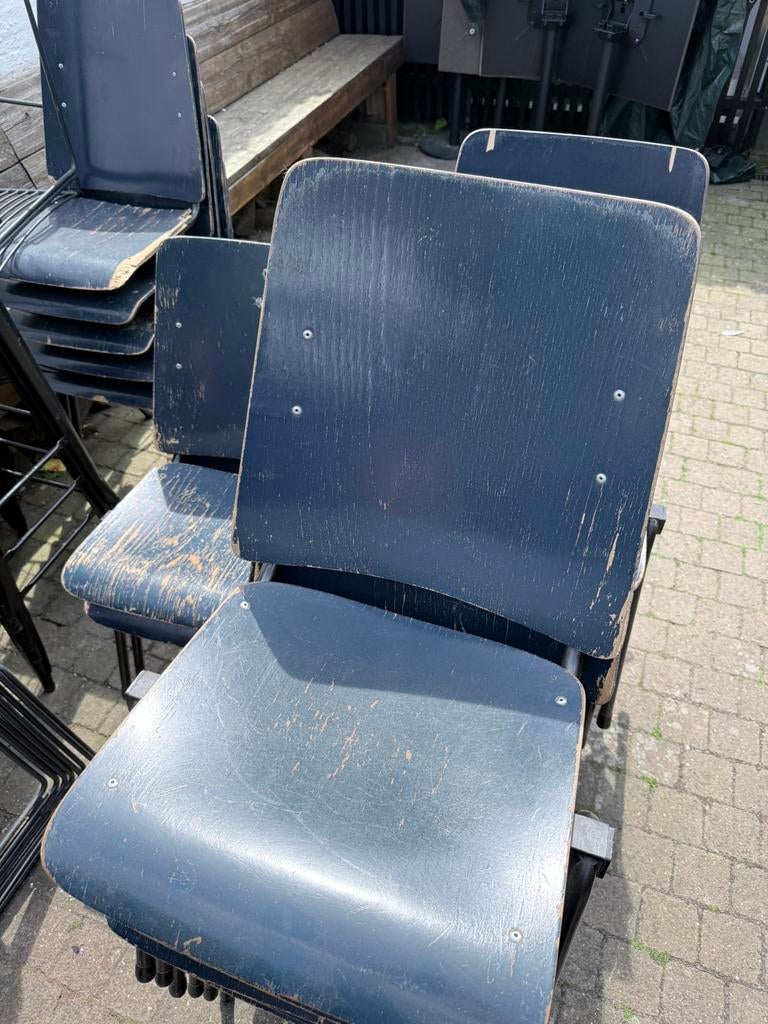 17 stoelen, Enlèvement