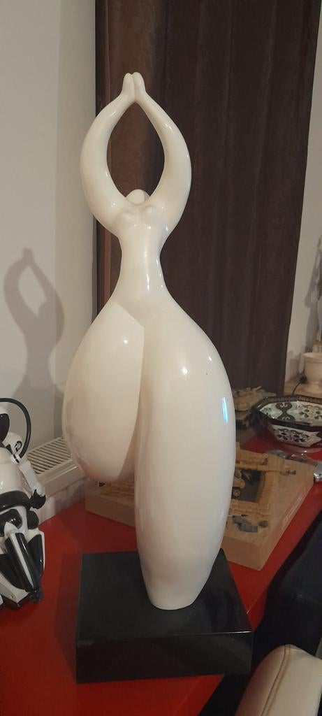 Grote moderne sculptuur Naakte Vrouw 65 cm hoog, Antiek en Kunst, Ophalen of Verzenden, Op sokkel, Modern, Vrouw