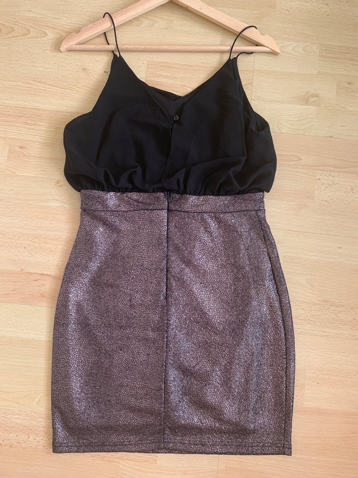 Elegante en nauwaansluitende cocktailjurk, Kleding | Dames, Gelegenheidskleding, Ophalen, Cocktailjurk, Zo goed als nieuw, Maat 36 (S)