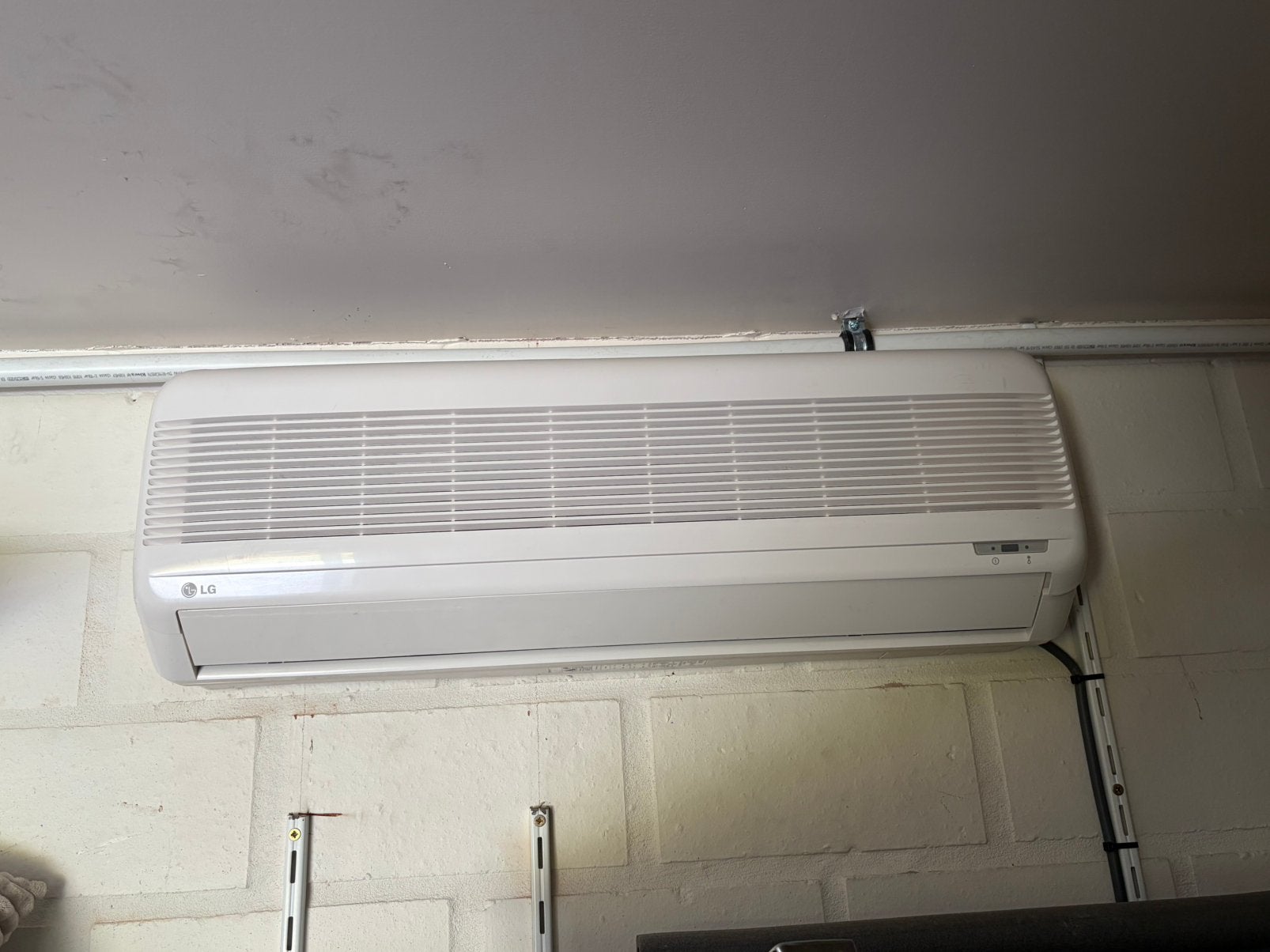 LG airco met warmtepomp buiten unit, Ophalen