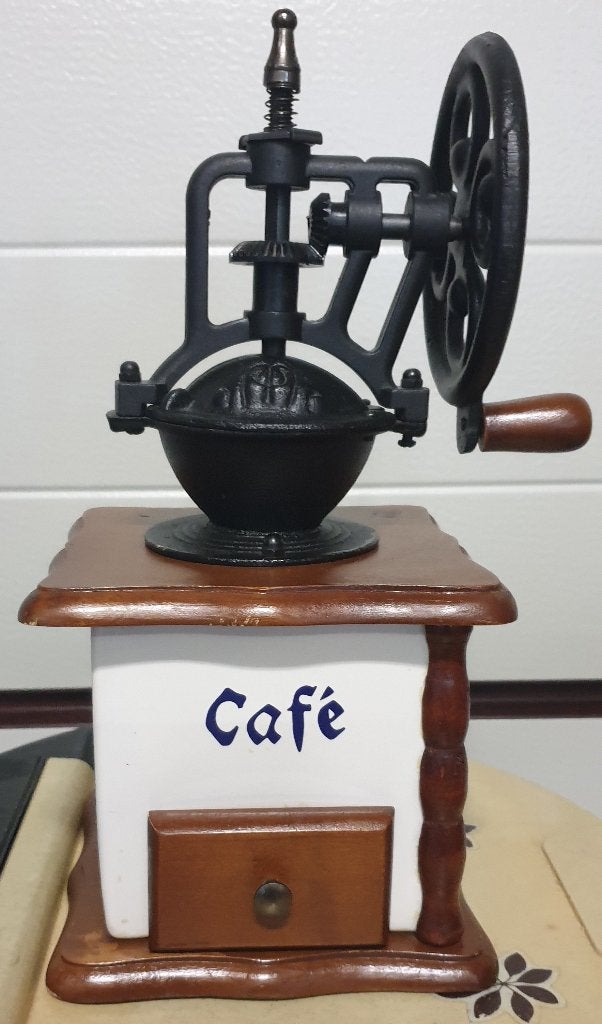 Moulin à cafés rustique, Enlèvement