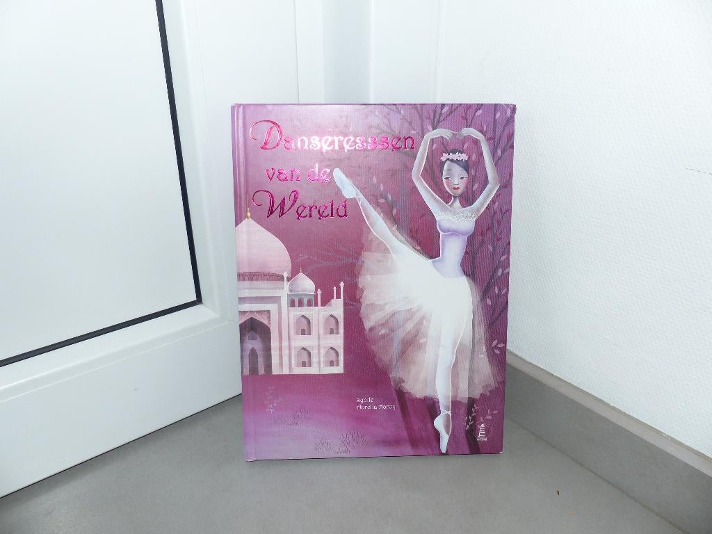 Danseressen van de wereld - perfecte staat, Ophalen of Verzenden, Zo goed als nieuw
