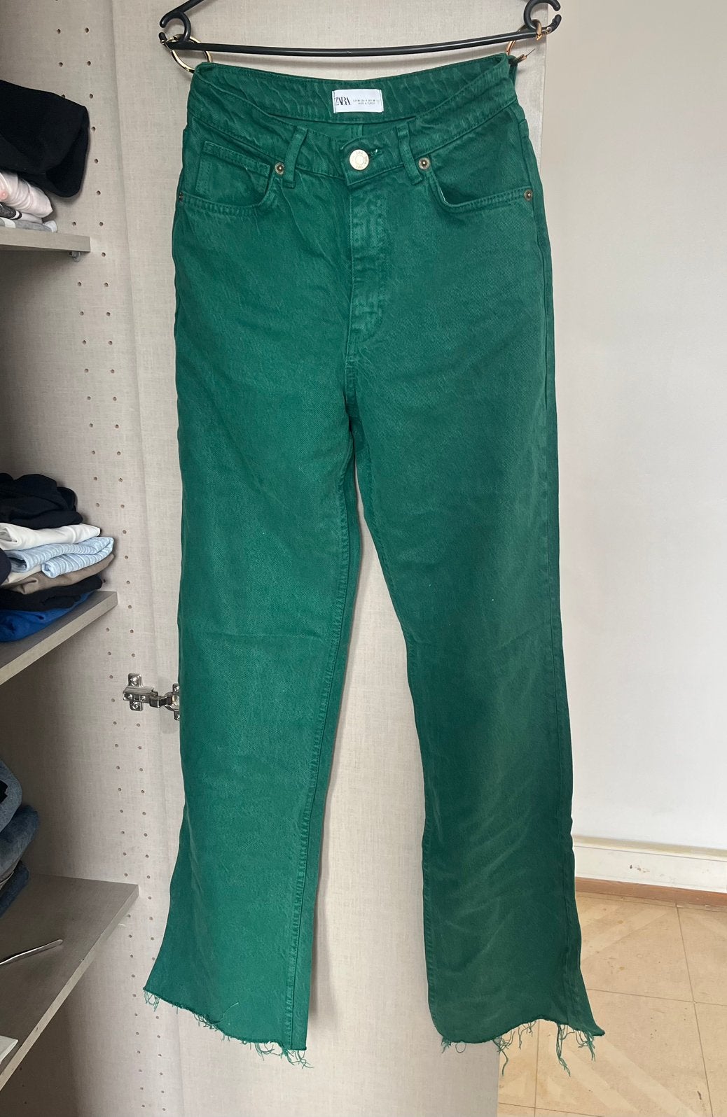 Groene ZARA Jeans, Kleding | Dames, Verzenden, Zo goed als nieuw, Overige kleuren, W30 - W32 (confectie 38/40)