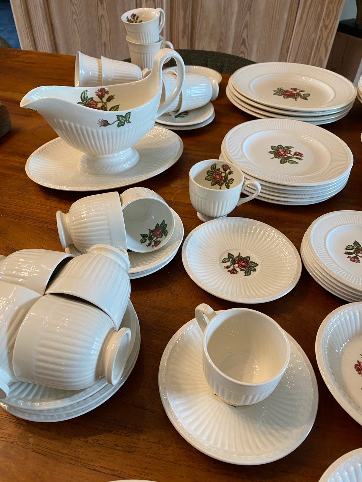 Wedgwood servies moss rose 43 delen, Ophalen