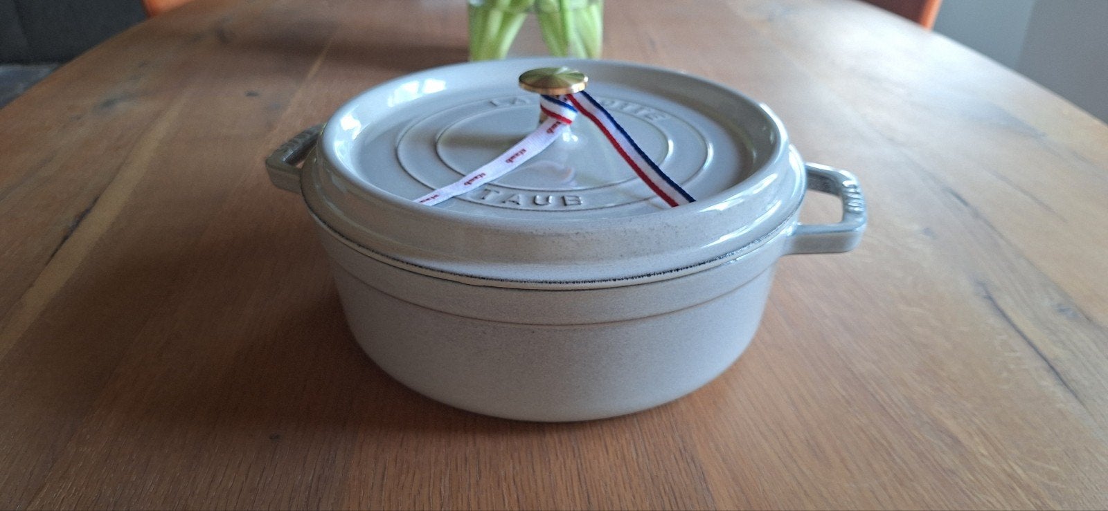 Staub cocotte basse 26cm nieuw en ongebruikt, Huis en Inrichting, Keuken | Potten en Pannen, Gietijzer, Nieuw, Ophalen of Verzenden