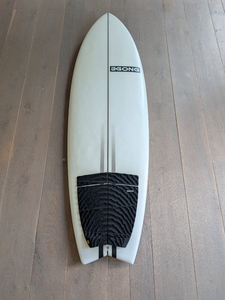 Gong Fork 5'2 (grommets), Watersport en Boten, Golfsurfen, Ophalen, Gebruikt, Fish