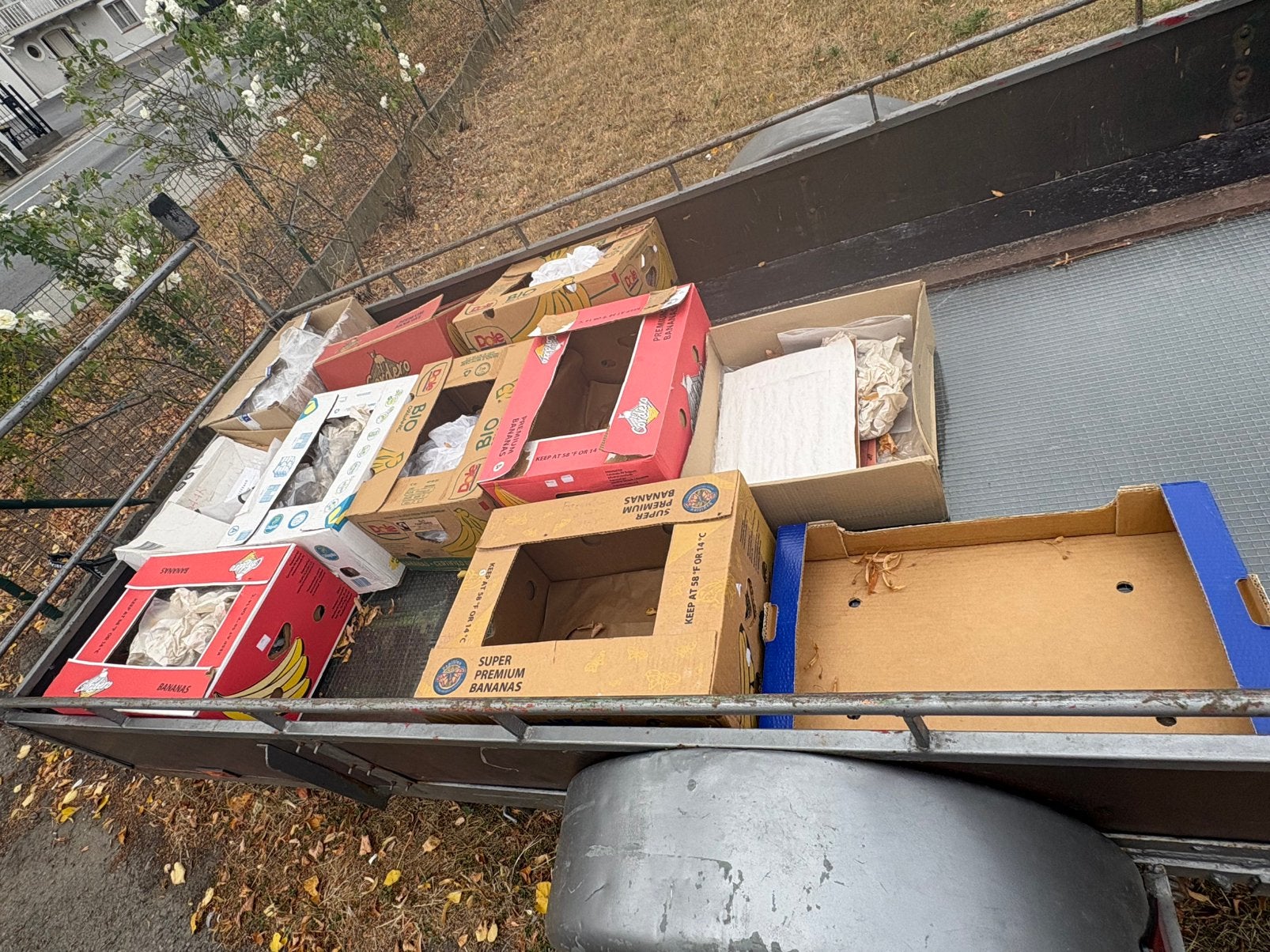 Boîtes gratuites, Enlèvement, Utilisé