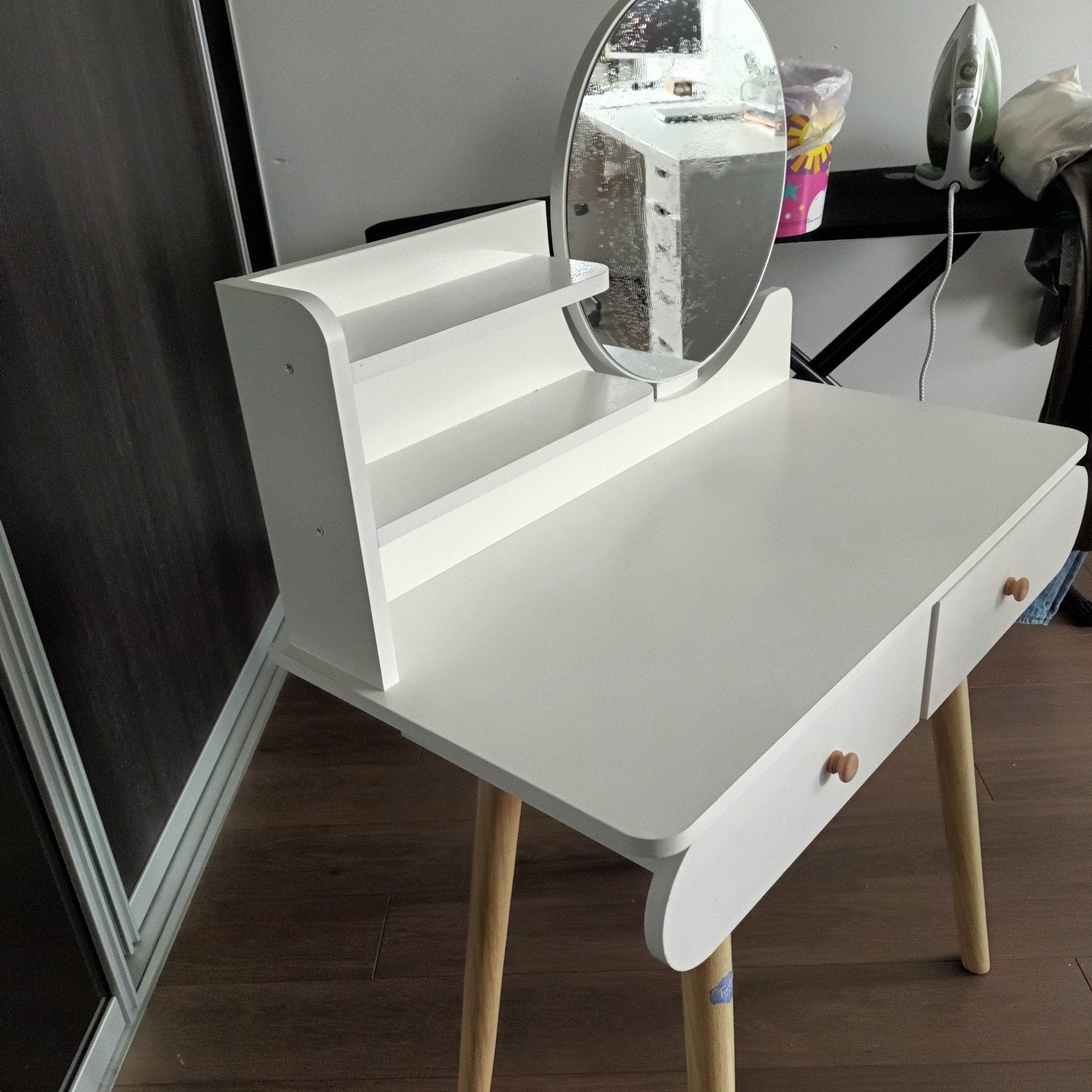 Wit mooi make-up tafel voor een meisje in heel goede staat., Ophalen
