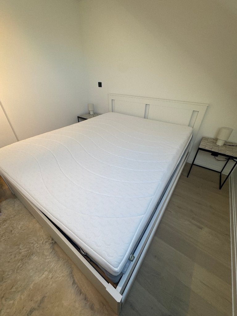 Bedframe + matras + topper, Ophalen, Wit, Tweepersoons, Zo goed als nieuw