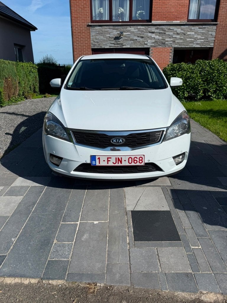 Kia Ceed Pro 1.6 CRDI 185000 km uit 2010, Auto's, Voorwielaandrijving, Euro 5, Stof, Parkeersensor