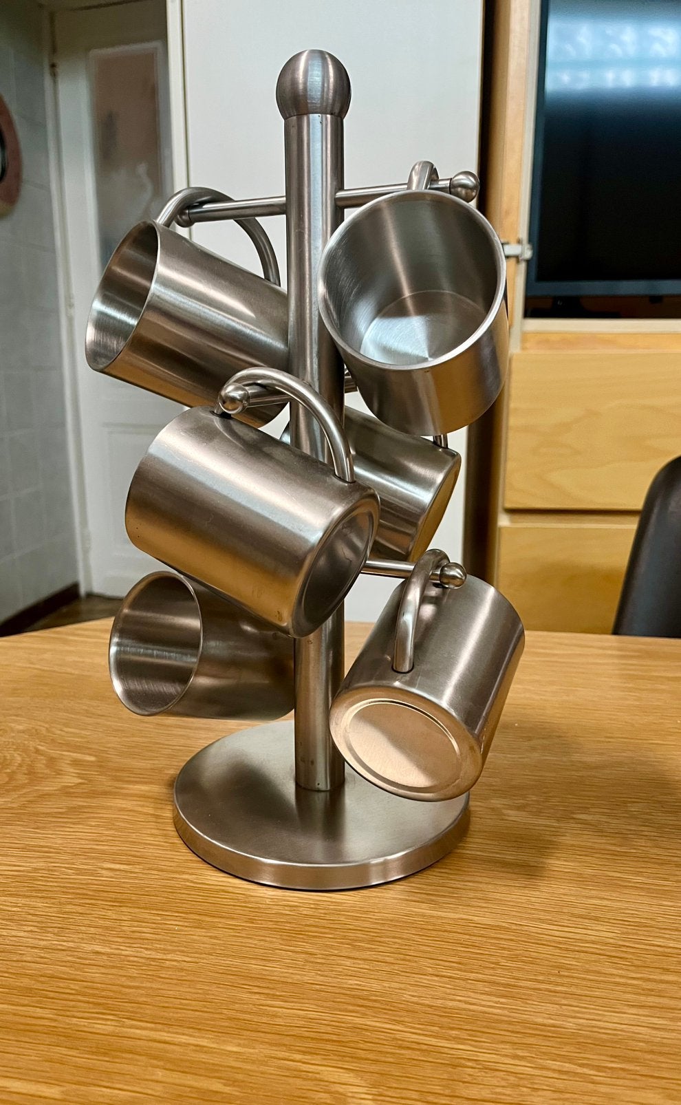 Arbre à mugs en inox brossé et 6 tasses en inox assorties, Maison & Meubles, Enlèvement, Comme neuf