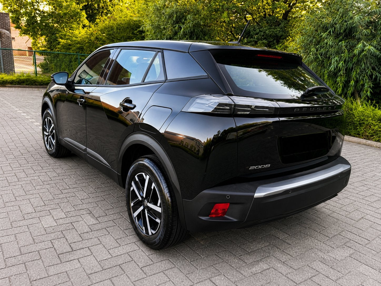 SKN MOTORS  Peugeot 2008 1.2 Style–7450km–23/05/2025–NIEUW, Auto's, Voorwielaandrijving, Stof, Zwart, Bedrijf