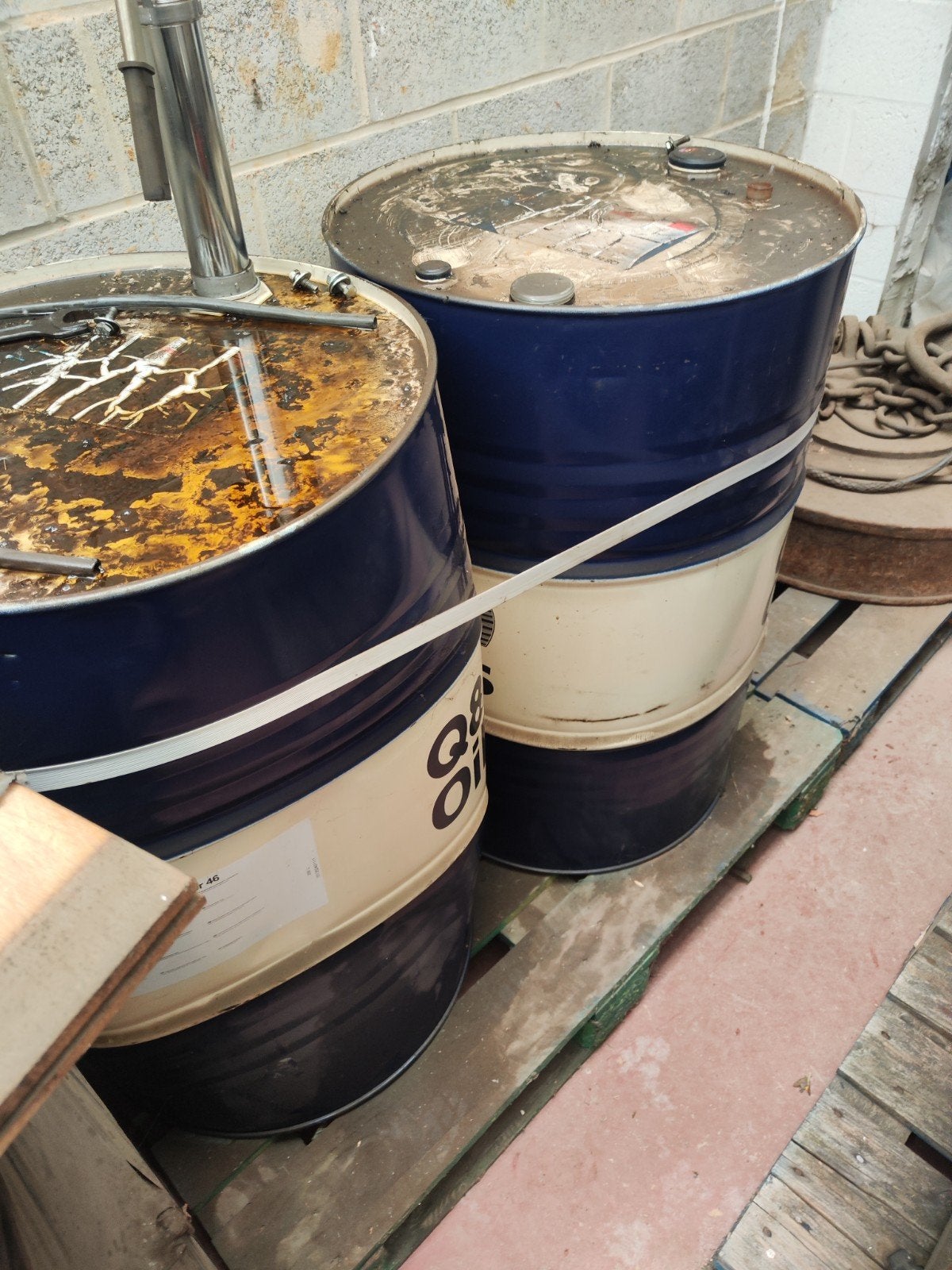 2 fût d'huile hydraulique 46, Articles professionnels, Enlèvement