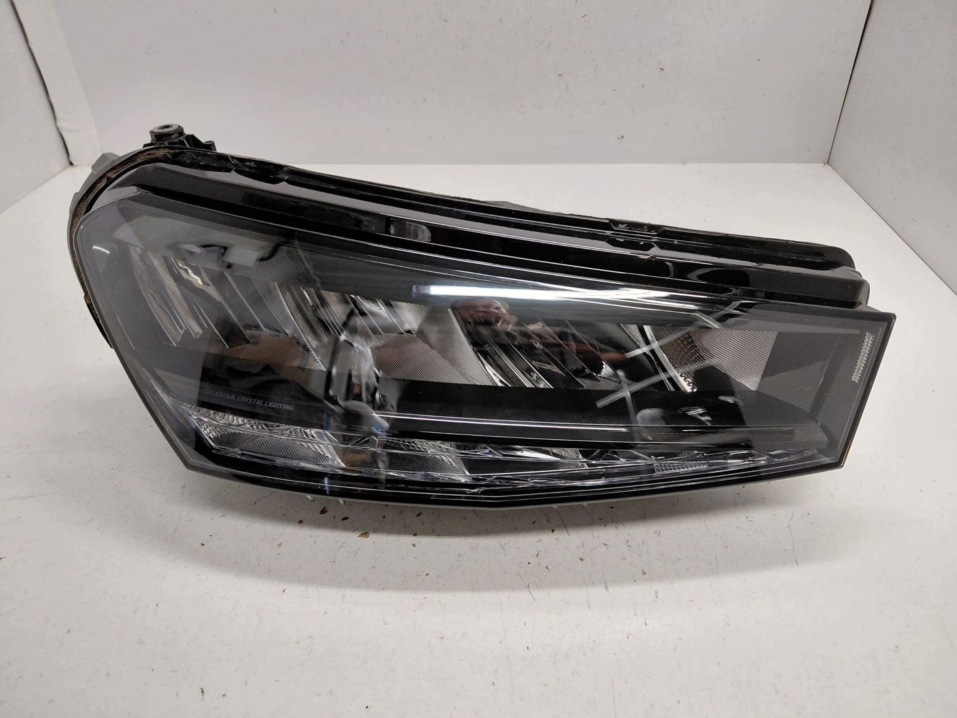 Phare droit Skoda Fabia IV 6VB.941.016, Infoline@skoda-auto.cz, Tr. Vaclava Klementa 869
293 01  Mlada Boleslav, CZ, Utilisé, Skoda