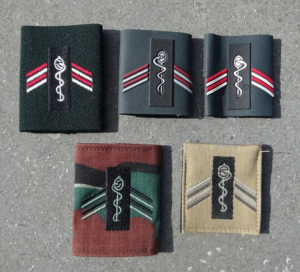 BELGIQUE: ABL / SERVICE MEDICAL - LOT DE GRADES DIVERS, Envoi, Armée de terre, Emblème ou Badge