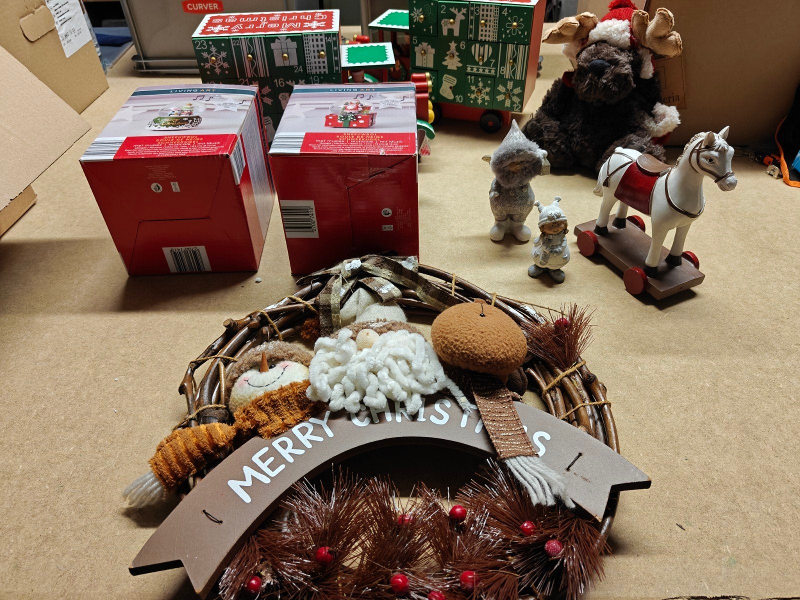 allerlei kerstversiering, Ophalen