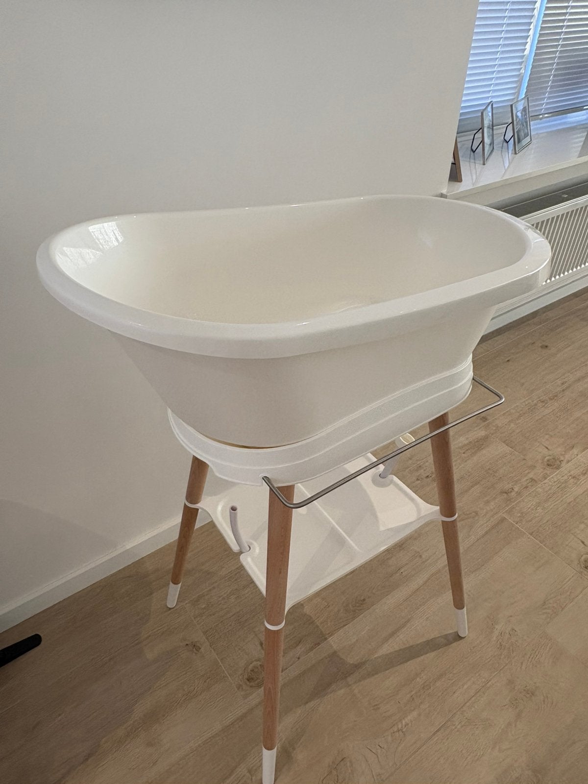 Bad + badstandaard Bébé—Jou wit, Kinderen en Baby's, Ophalen, Zo goed als nieuw, Bébé-jou