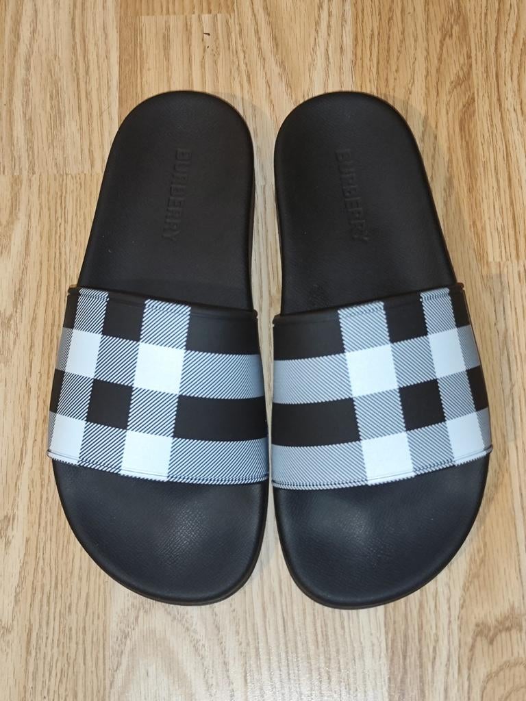 Burberry slides, Zwart, Gedragen, Burberry, Ophalen