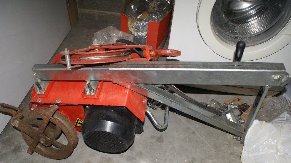 PALAN / LEVE CHARGES ELECTRIQUE 200 KGS SACRIFIE 188 €, Ophalen, Zo goed als nieuw