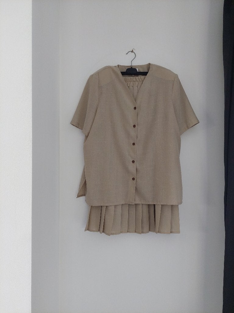 Ensemble dame jupe + veste beige Taille 46 marque : Elisa, Enlèvement, Porté, Taille 46/48 (XL) ou plus grande