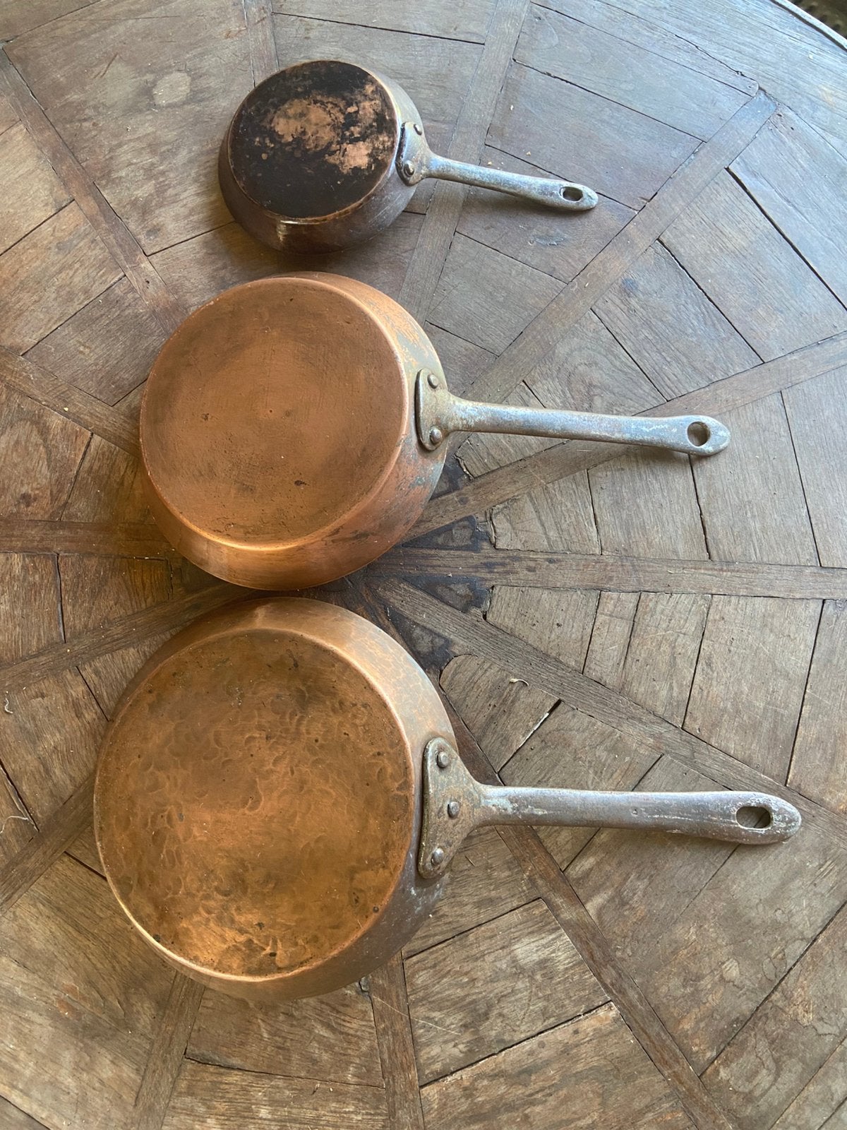 Drie koperen antieke steelpannen, Antiek en Kunst, Ophalen