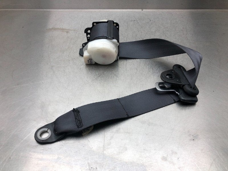 CEINTURE DE SECURITE ARRIERE DROITE Yaris Verso (P2), Utilisé, Toyota