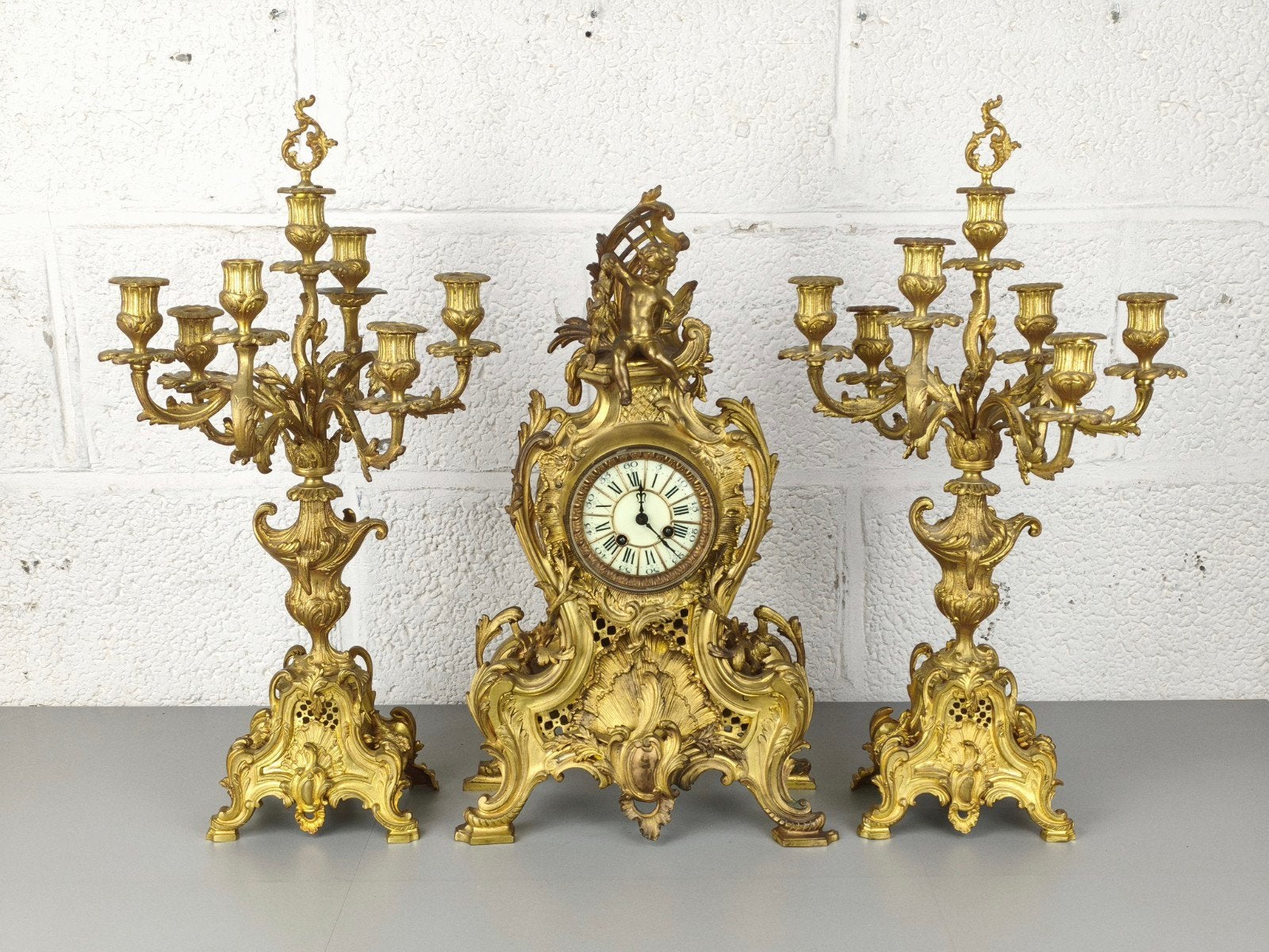 Verguld bronzen schouwgarnituur, Ophalen