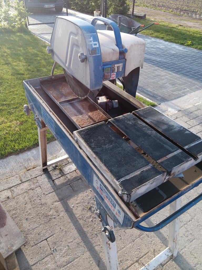 Steenzaagmachine / tegelsnijder, Ophalen