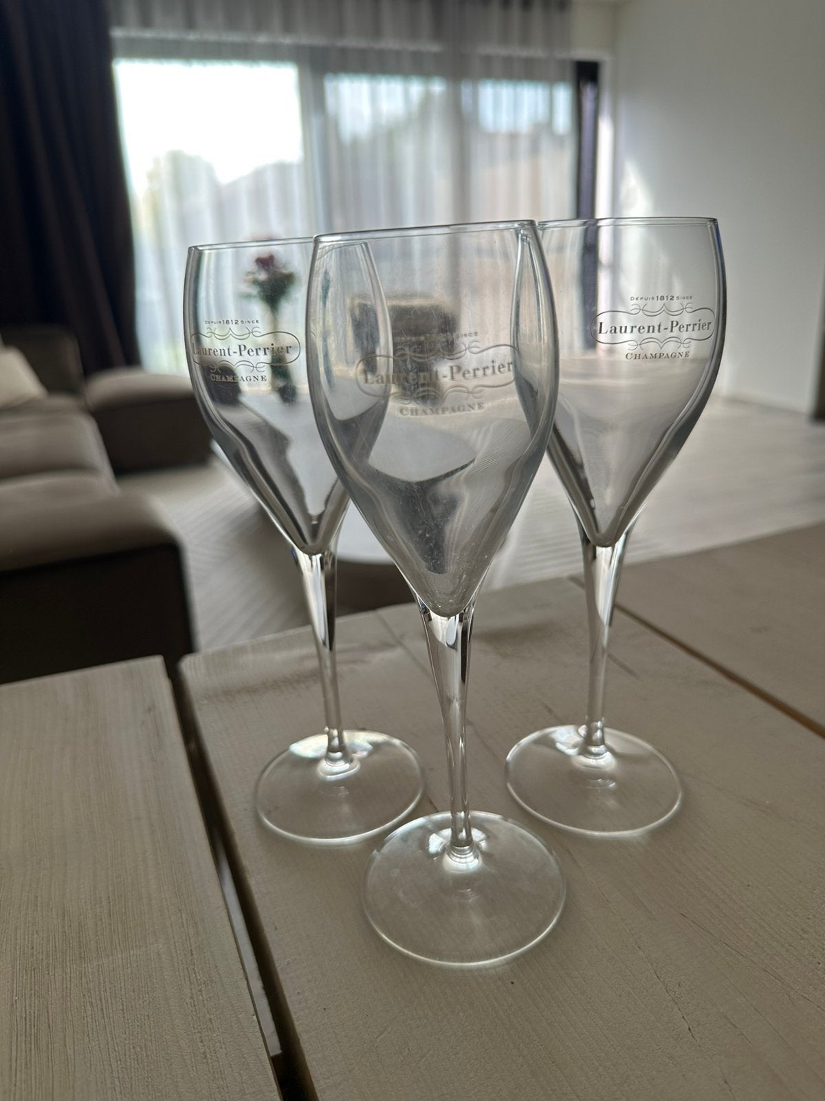 Verres à champagne originaux LaurentPerrier surpied 4 pièces, Enlèvement ou Envoi, Comme neuf