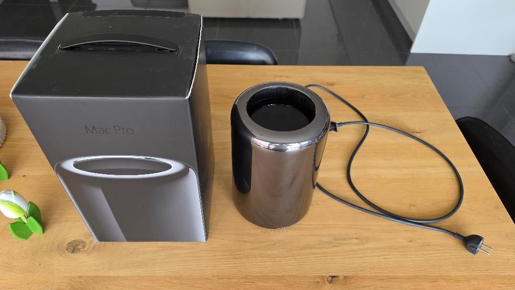 Mac Pro - late 2023, Informatique & Logiciels, Apple Desktops, Ne fonctionne pas, Mac Pro, SSD, 32 GB, Enlèvement