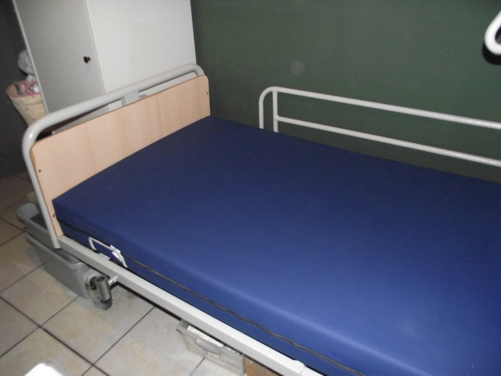 ziekenhuisbed (matras en beschermer 3maand), Ophalen, Gebruikt