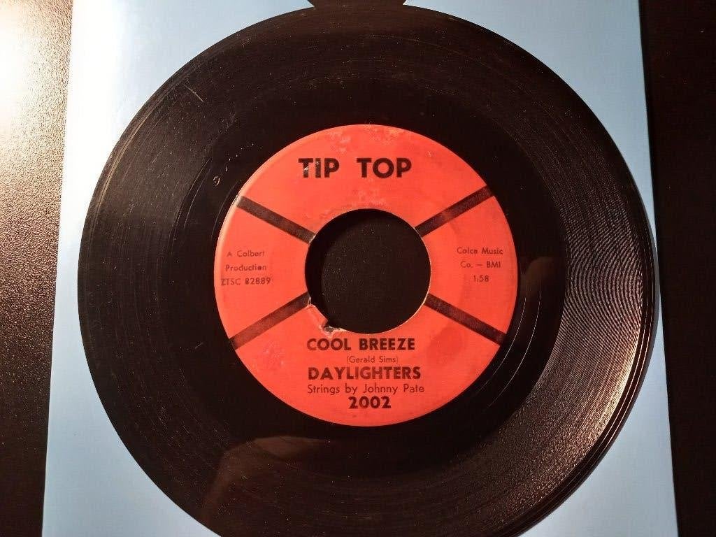 The Daylighters – Cool Breeze '7 Popcorn, Gebruikt, 7 inch, Ophalen of Verzenden, Beschermende buitenhoes
