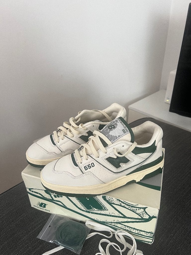New balance 550 x Aimé Leondore taille 43, Kleding | Heren, Schoenen, Ophalen of Verzenden, Zo goed als nieuw, Sneakers, Wit