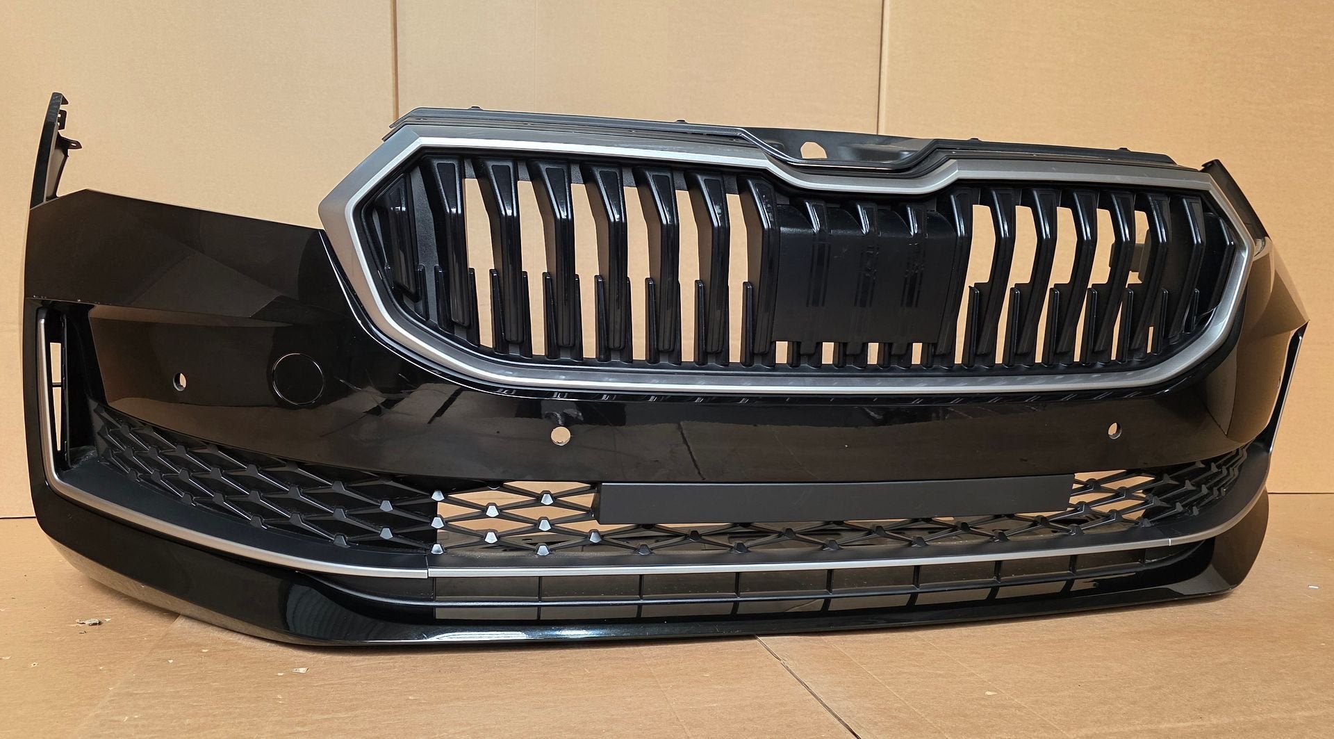 Voorbumper SKODA SUPERB IV B9 SPORTLINE 4xPDC 3P0807221A, Gebruikt, -, Voor, Ophalen of Verzenden