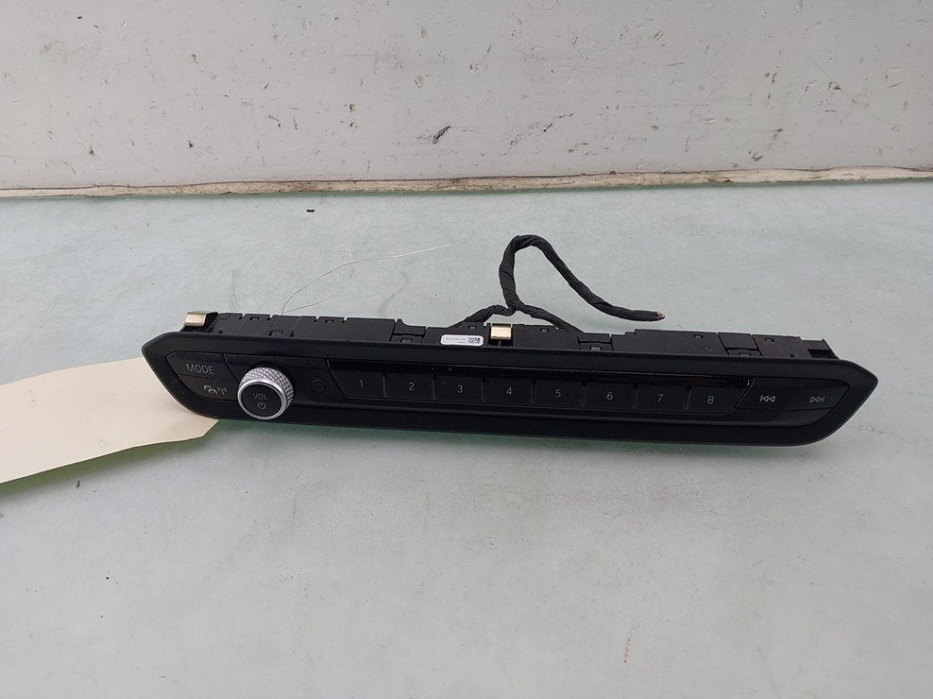 PANNEAU DE COMMANDE RADIO BMW 3 serie Touring (G21), Utilisé, BMW, Petuelring 130
80809  München, DE, Bayerische Motoren Werke AG