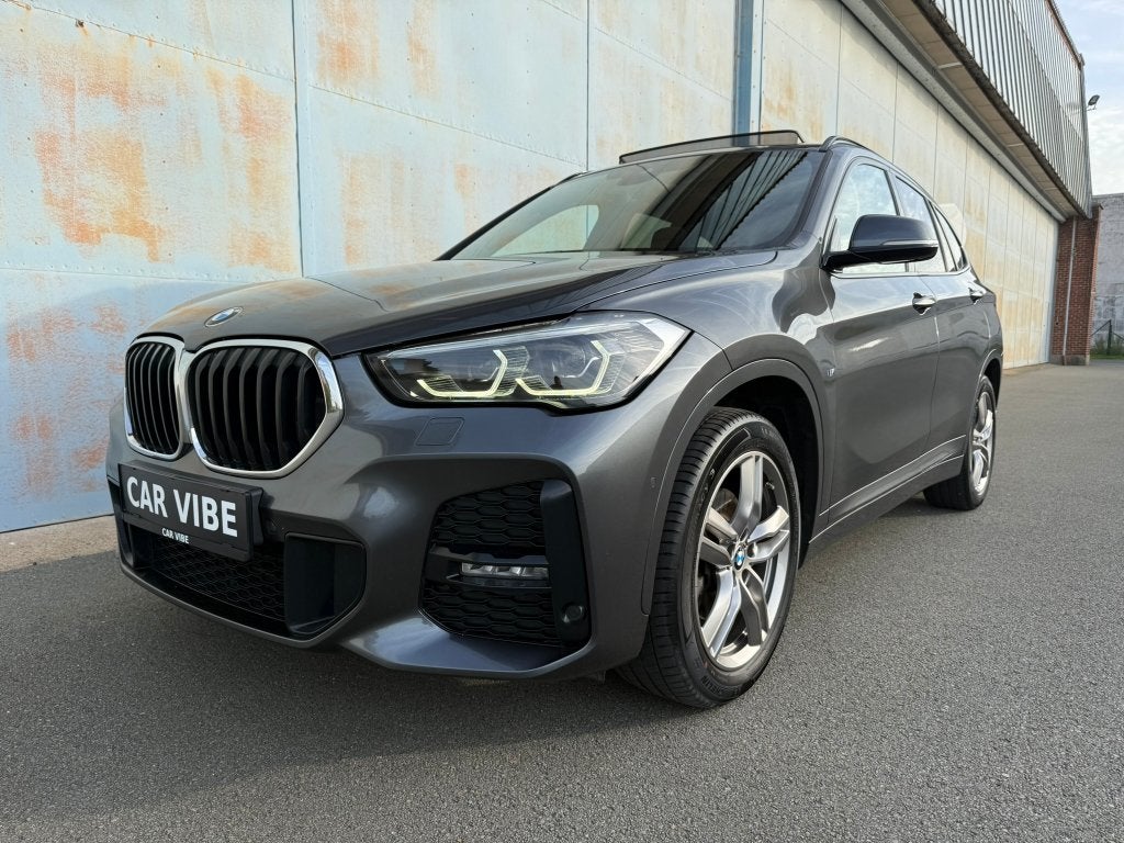 BMW X1 sDrive18i - M Sportpakket- Automaat - Pano - Apple ca, Auto's, Dealer onderhouden, 149 g/km, Leder en Stof, https://public.car-pass.be/vhr/2a2c25d5-1184-40fe-9d83-ce528e2e841a?lang=nl