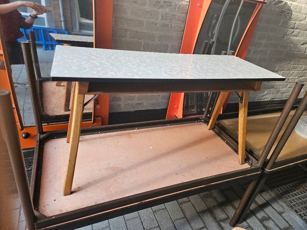 Kleutertafeltje retro, Gebruikt, 55 tot 75 cm, Hout, Ophalen
