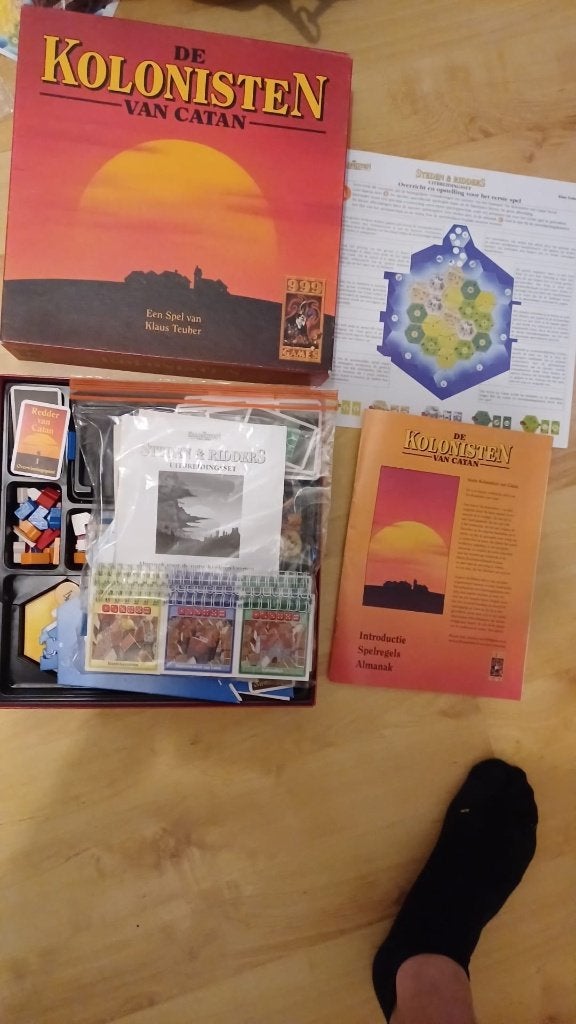 bordspellen Catan basisspel + Steden en Ridders hout 999, Een of twee spelers, Ophalen of Verzenden, Zo goed als nieuw, 999 games