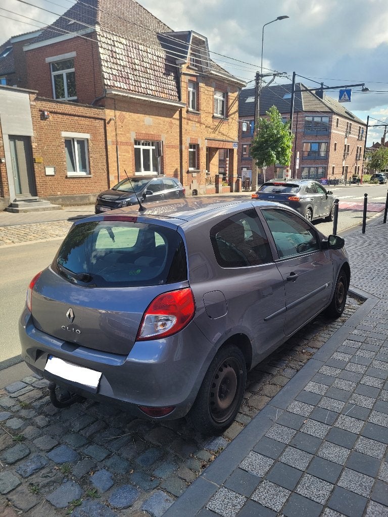 Renault Clio, Autos, Argent ou Gris, Boîte manuelle, Vitres électriques, 5 places