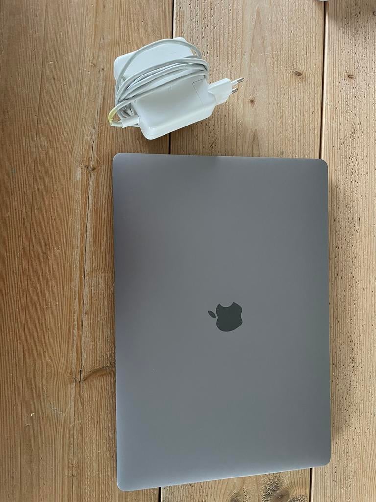 MacBook Pro 15” (2018) – Elegant, krachtig & instapklaar, Computers en Software, Apple Macbooks, Ophalen, Gebruikt, 2 tot 3 Ghz