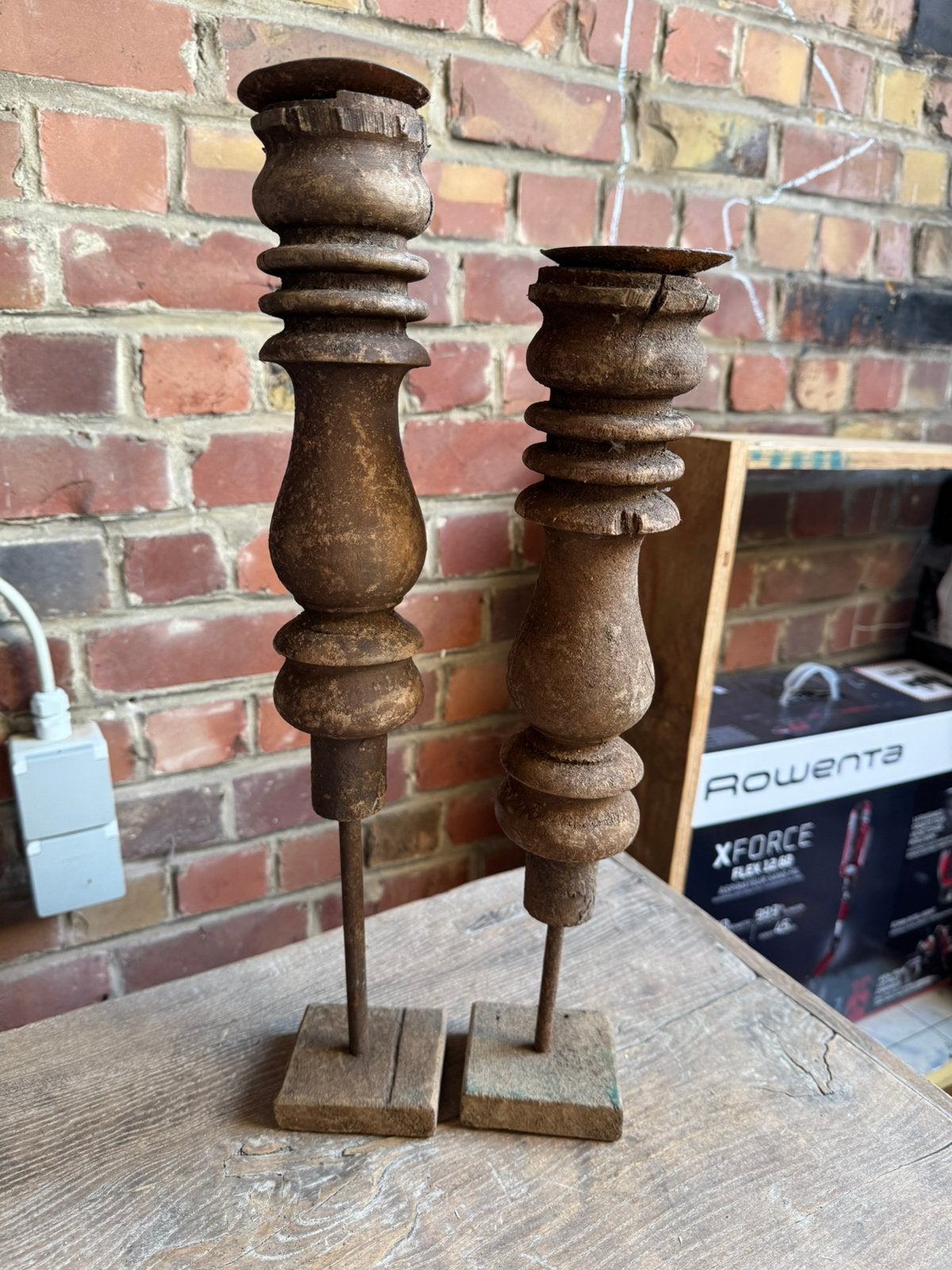 2 roeste stoer, sobere landelijke kandelaars, Ophalen