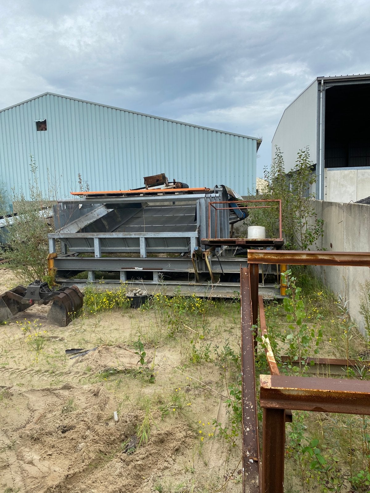 Bunker met transportband, Ophalen