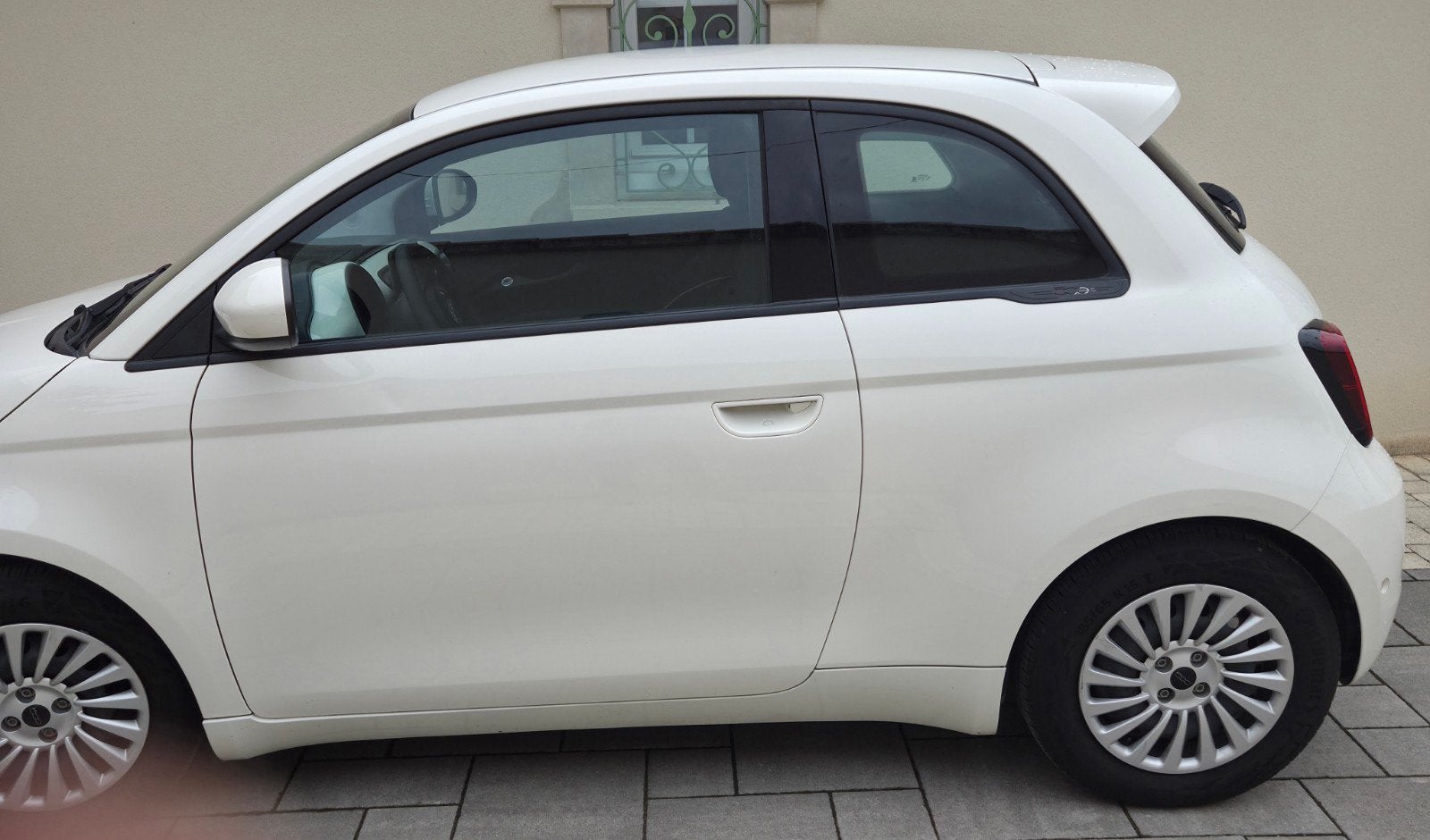 FIAT 500 e NOUVELLE BERLINE MY23, Autos, 87 kW, Carnet d'entretien, Noir, Berline