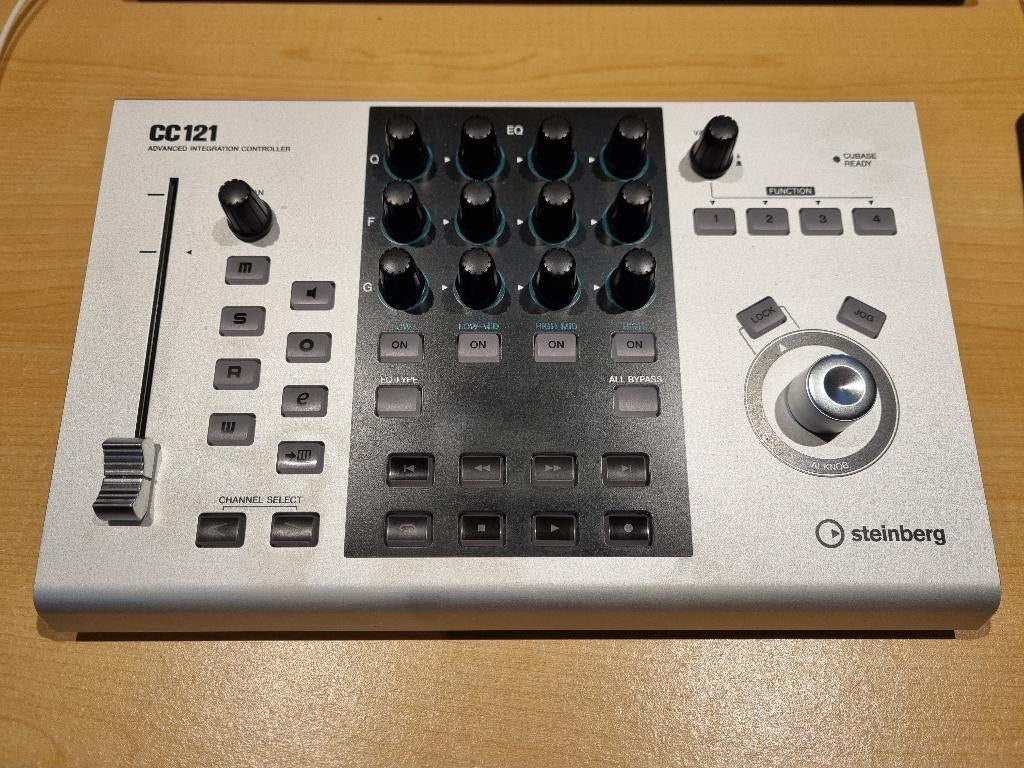 Steinberg CC121 DAW Controller, Musique & Instruments, Enlèvement, Utilisé