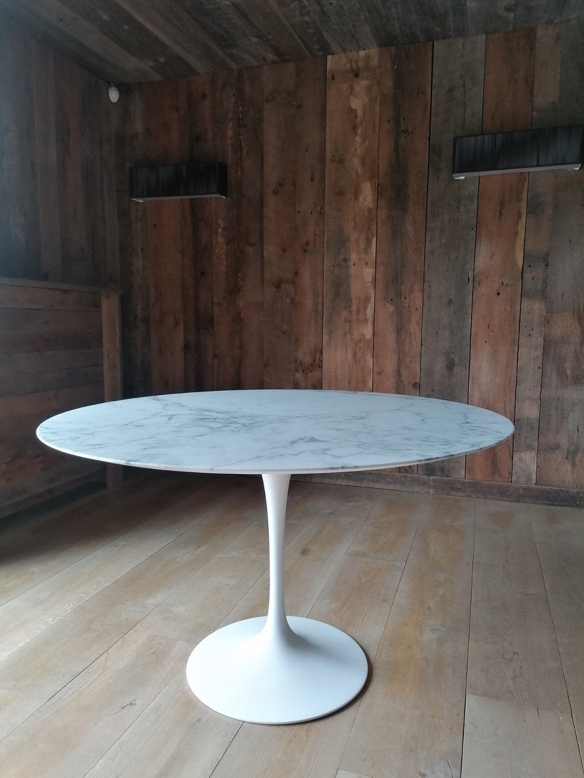 Knoll Saarinen Tulip eettafel, Ophalen