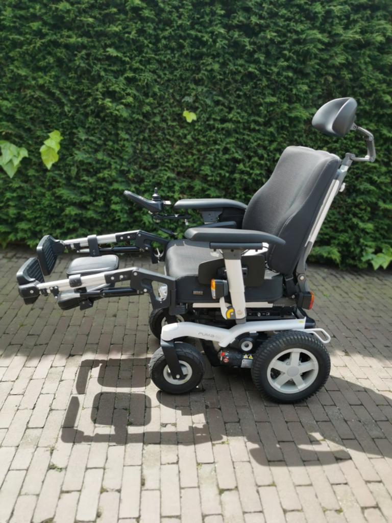 Fauteuil roulant électrique Puma 40 en parfait état info 048, Divers, Chaises roulantes, Comme neuf, Fauteuil roulant électrique