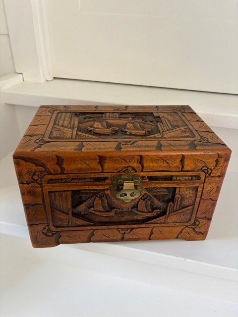 Coffret ancien de marine en bois sculpté, Enlèvement ou Envoi