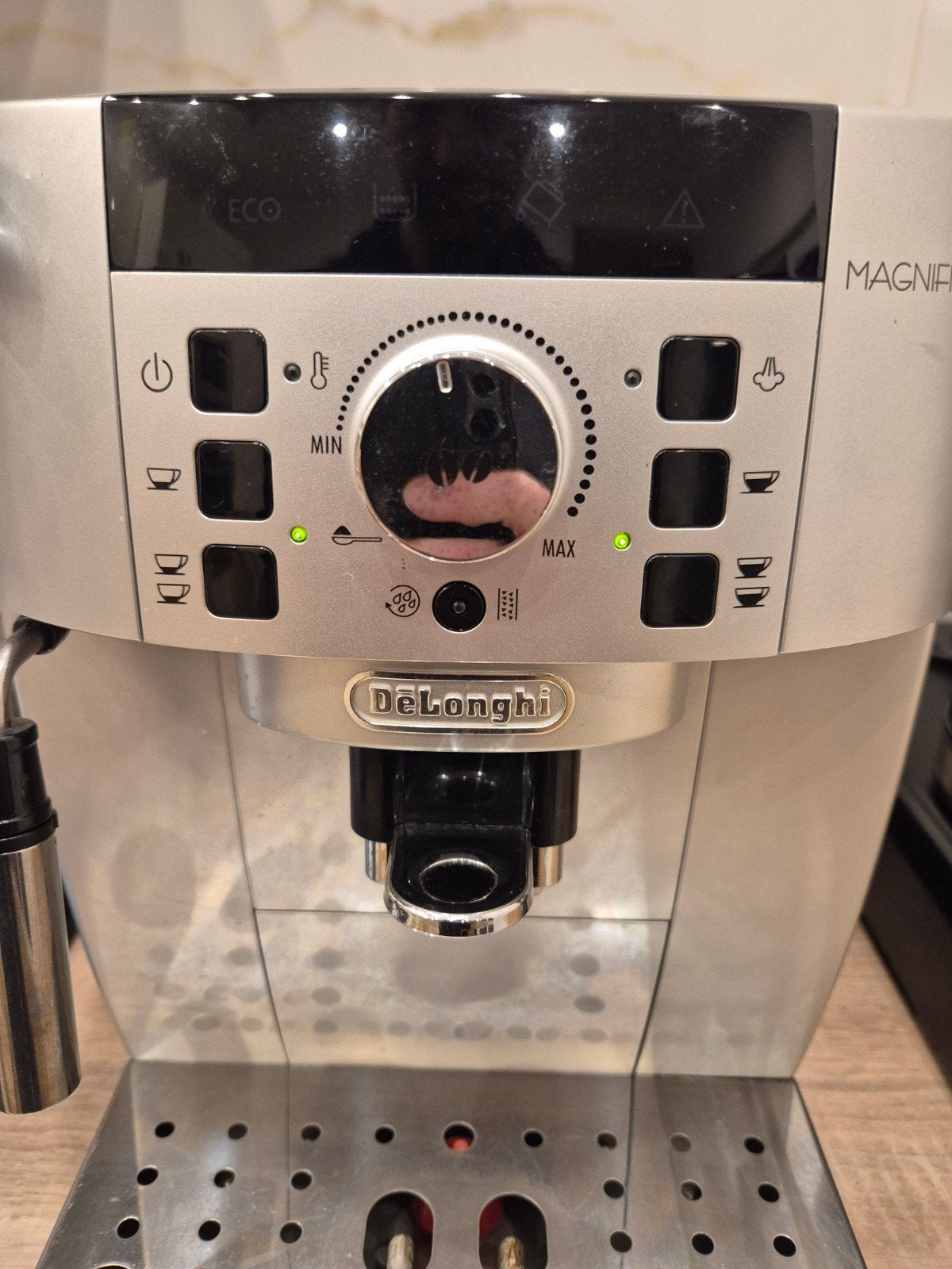 Delonghi Magnifica S in uitstekende staat, Réservoir d'eau amovible, Café en grains, 2 à 4 tasses, Comme neuf